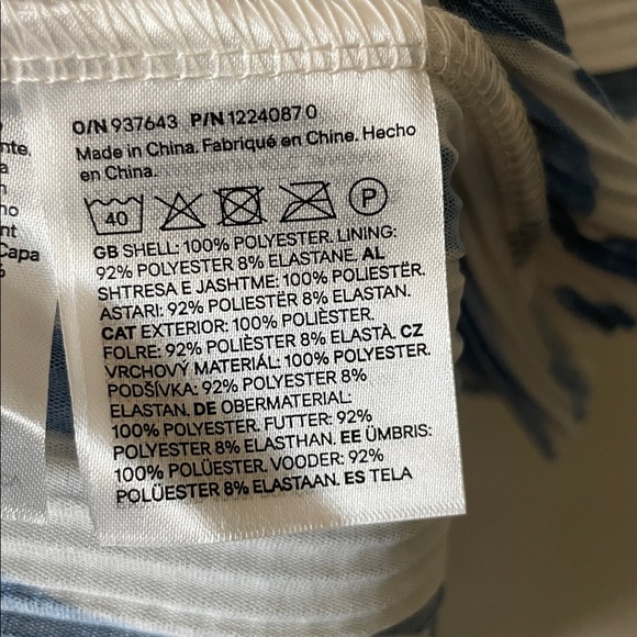 Abstract cream and blue V neck crepe textured dress| H&M| XL| $44| NWT! - Picture 6 of 6